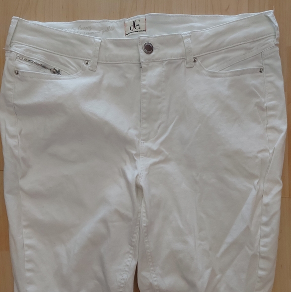 D/c Jeans Slightly Curvy White Denim Jeans - Picture 2 of 8
